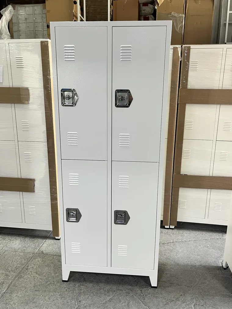 White four-compartment steel lockers ready for dispatch in the SOURESA production area